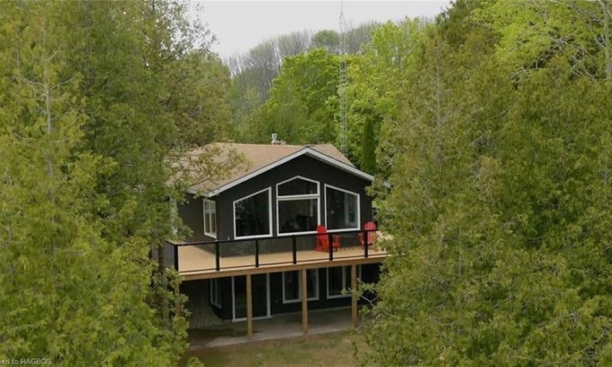 Brockton Casa | Waterfront Modern calming 3 bedroom Lake house - Pearl Lake