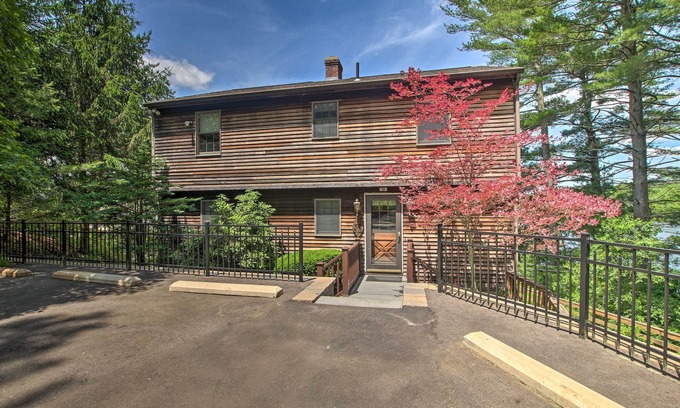 West Brookfield Casa | Casa frente al mar de Nueva Inglaterra en el lago Wickaboag!