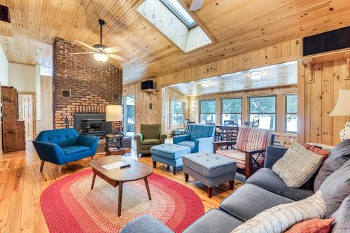 North Hero Casa | Waterfront North Hero Home with Screened Porch