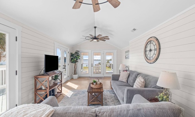 Newport Casa | Waterfront Oasis Minutes From The Beach