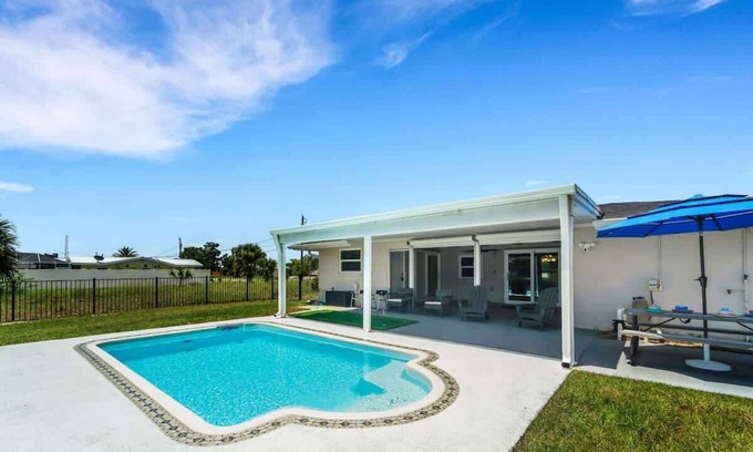 Port Charlotte Casa | Waterfront Oasis w/ Pool & Putt