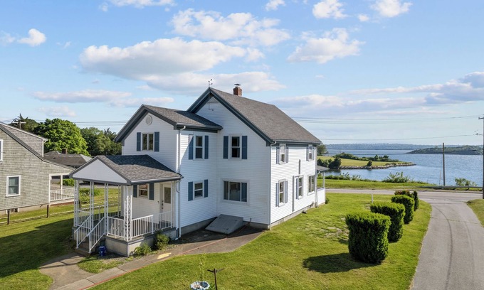 Tiverton Casa | Waterfront Oasis w/ Private Pool & EPIC Views - Sakonnet Sunset Manor, Tiverton