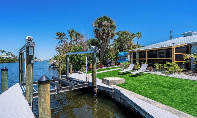 Bokeelia Casa | Waterfront Oasis with Boat Lift & Hot Tub in Bokeelia