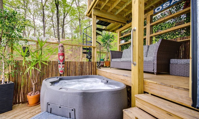 Rocky Mount Casa | Waterfront Ozarks Home w/ Hot Tub, Bar & Dock