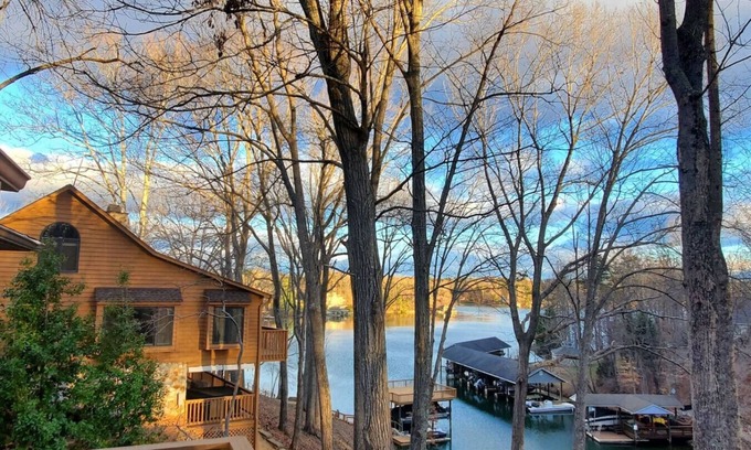 North Shore Casa | Waterfront, Paddle Boards/Kayaks & FirePit, Pet