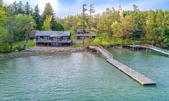 Friday Harbor Casa | ��Cotizada recientemente! ¡Increíble paraíso frente al mar con sala de juegos! (Acres de Bakker)