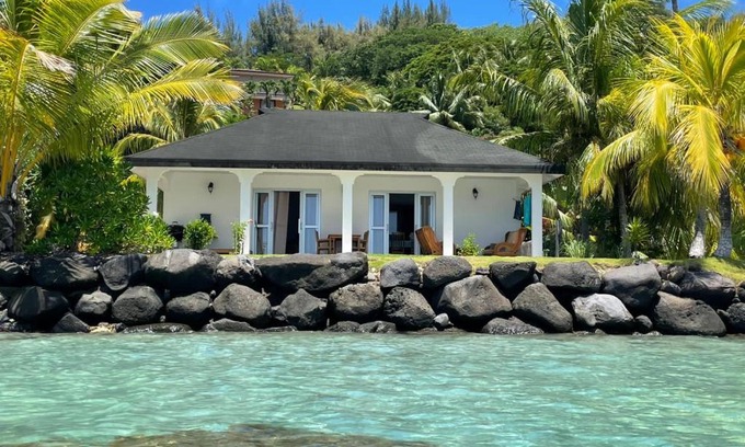 Bora Bora Casa | Waterfront paradise 2 br; stunning sunsets