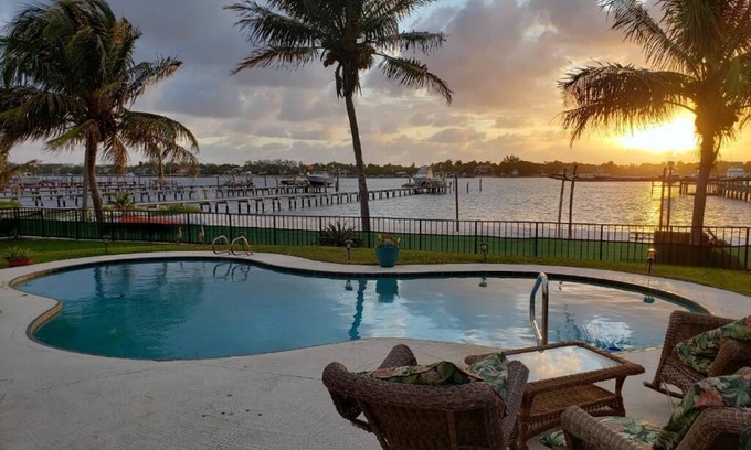 East Central Boulevard Casa | Waterfront, Paradise Luxury Intracoastal Home con piscina privada, East Lantana.