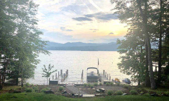 Lake George Casa | Waterfront Paradise ubicado en Assembly Point - Brand New
