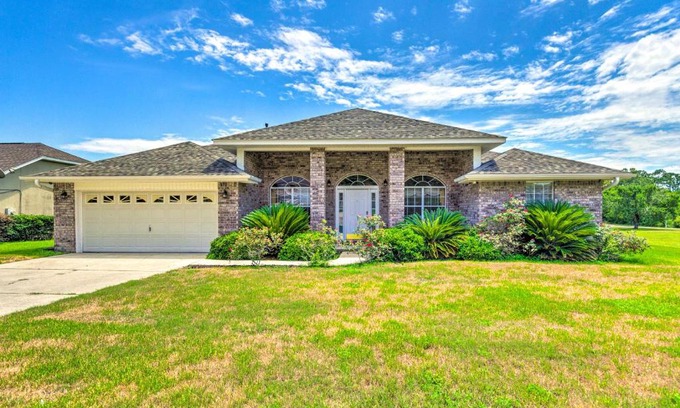 Northwest Pensacola Casa | Waterfront Pensacola Home with Florida Room!