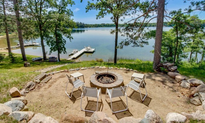 Pequot Lakes Casa | Waterfront Pequot Lakes Cabin Fire Pit and Views!