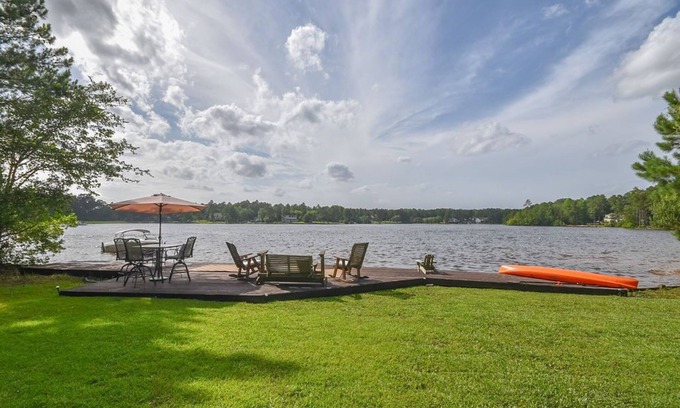 Olivia Casa | WATERFRONT & PET FRIENDLY! Beautiful Lakefront Home Near Golf and Fort Bragg