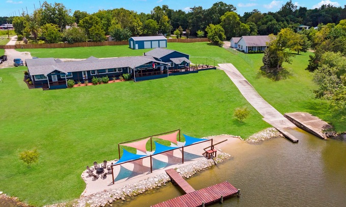 Barrett Casa | Waterfront Private beach, Boat launch & Dock on San Jacinto River