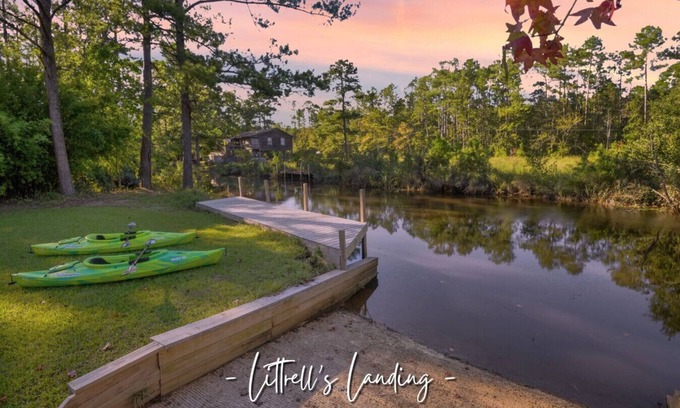 Gulfport Casa | Waterfront|Private Dock & Boat Launch|Sleeps 8|Your Serene Waterfront Escape!