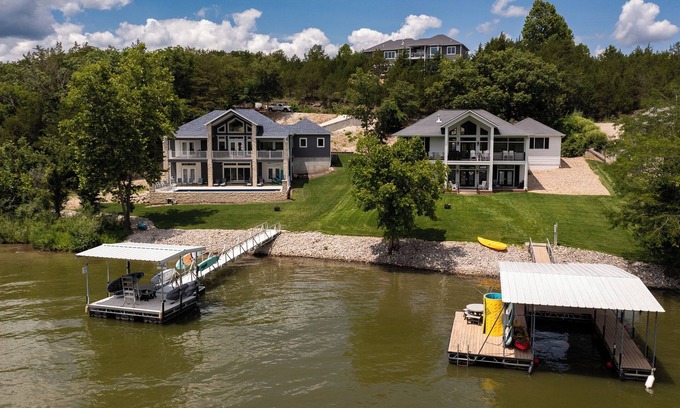 Camdenton Casa | Waterfront & private pool (in old kinderhook golf resort)