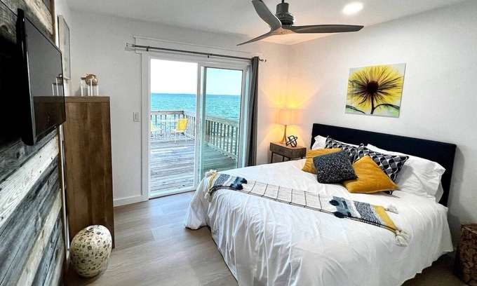 Fort Walton Beach - Destin Casa | Waterfront, private with unobstructed water ￼views & only 10 minutes to Destin!