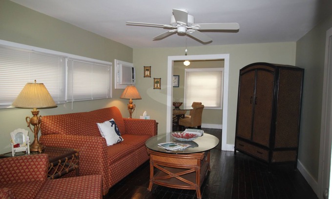 St. Lucie Village Cabaña | Propiedad frente al mar con una pintoresca casa de campo de un dormitorio, disfrute del viejo encanto de Florida