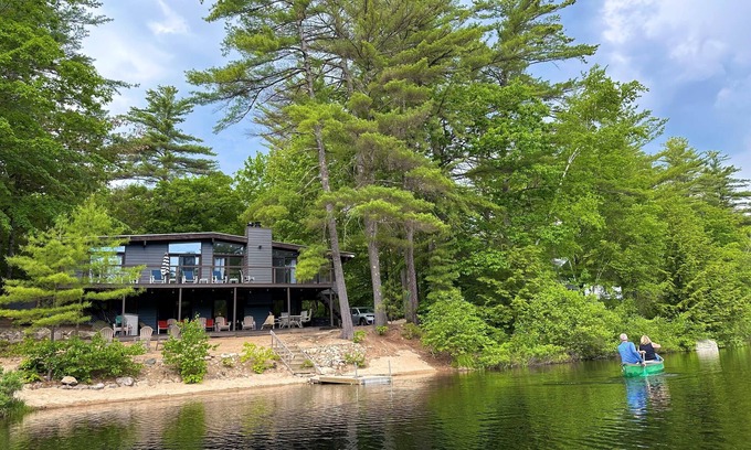 Eidelweiss Village Casa | Waterfront property with hot tub near North Conway