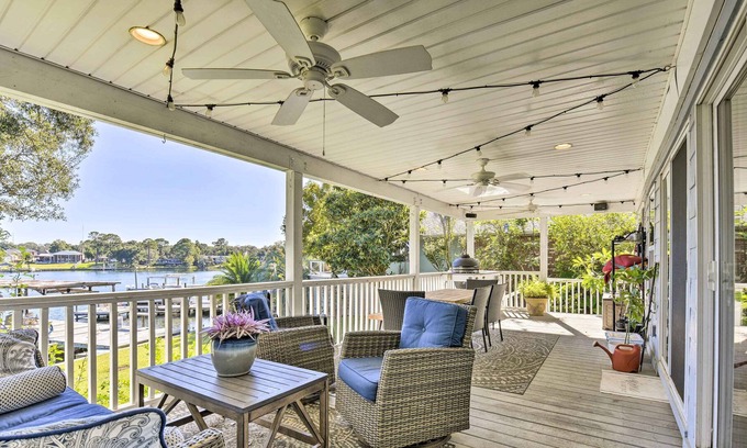 Wright Casa | Waterfront Retreat w/ Dock < 3 Mi to Beach!