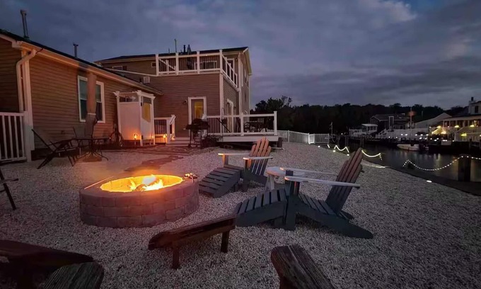 Beach Haven West Casa | Waterfront retreat minutes from the beach