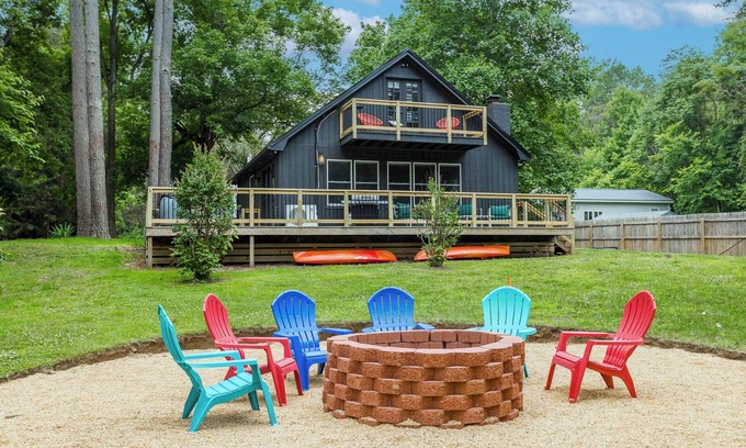 Shenandoah Casa | Waterfront Renovated Modern A-Frame Hot Tub Game Room Kayaks