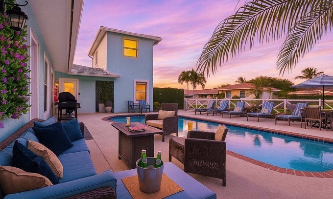 Coral Ridge Isles Casa | Waterfront Retreat, Heated Pool* 6 bedrooms, arcade