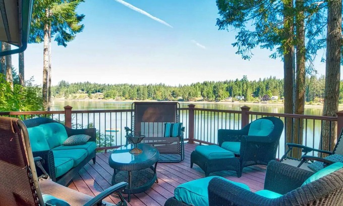 Shelton Casa | Waterfront retreat on Hammersley Inlet, 3-bedrooms, sleeps 8, with AC