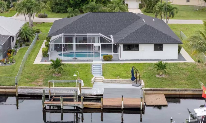 Caloosahatchee Casa | Waterfront Retreat Pool Renovated 13 Guests