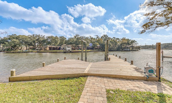 South Pensacola Casa | Waterfront Retreat w/ Outdoor Oasis in Pensacola