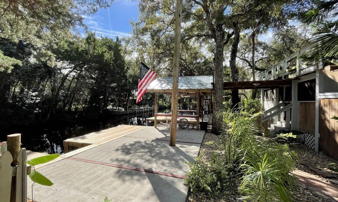 Old Homosassa Casa | Waterfront Retreat with fenced yard, porch + bar, canal views, NEW DOCK