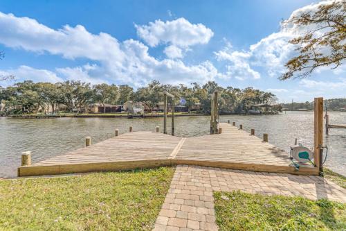 South Pensacola Casa | Waterfront Retreat with Outdoor Oasis in Pensacola