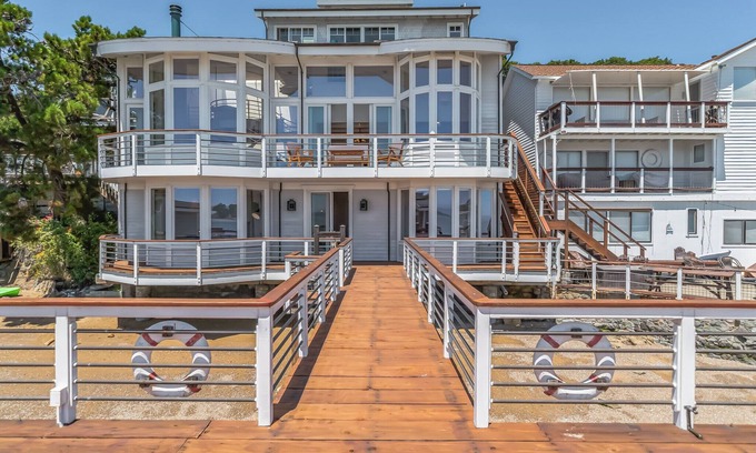 Bayside Acres Casa | Waterfront Retro Retreat - Amazing SF Getaway