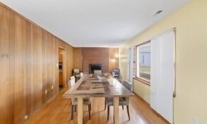 North Tazewell Casa | Waterfront Riverside Retreat Master Bedroom