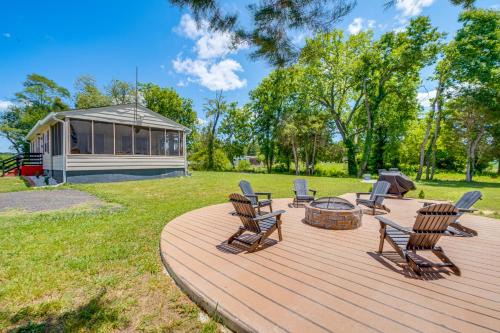 Rock Point Casa | Waterfront Rock Point Vacation Rental with Sunroom!
