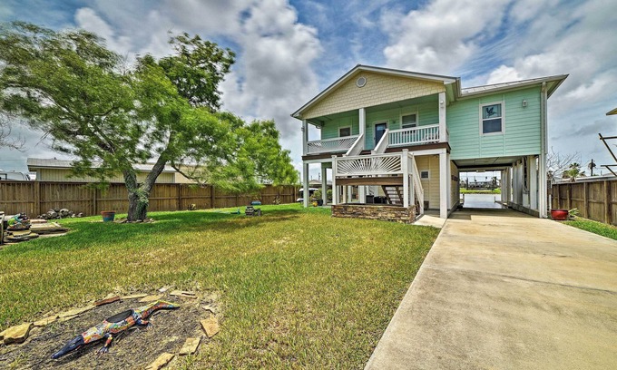 Rockport Casa | Waterfront Rockport Home w/ Dock & 3 Kayaks!