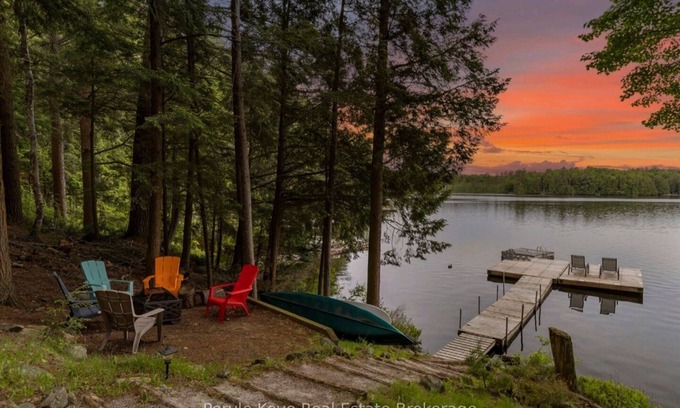 Bracebridge Cabaña | Waterfront Sanctuary 3bd unforgettable Muskoka cottage