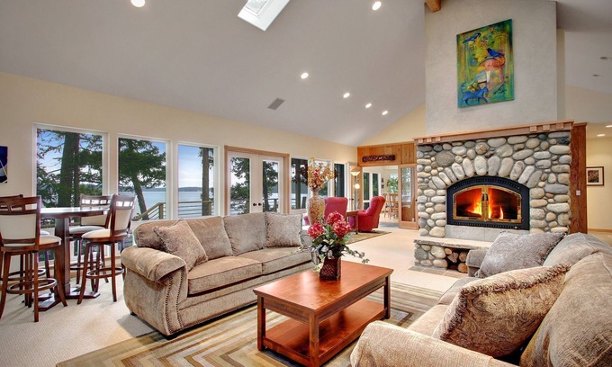 Friday Harbor Casa | FRENTE AL MAR! ¡BAÑERA DE HIDROMASAJE!* 15 acres de senderos! - (Stonecliff)