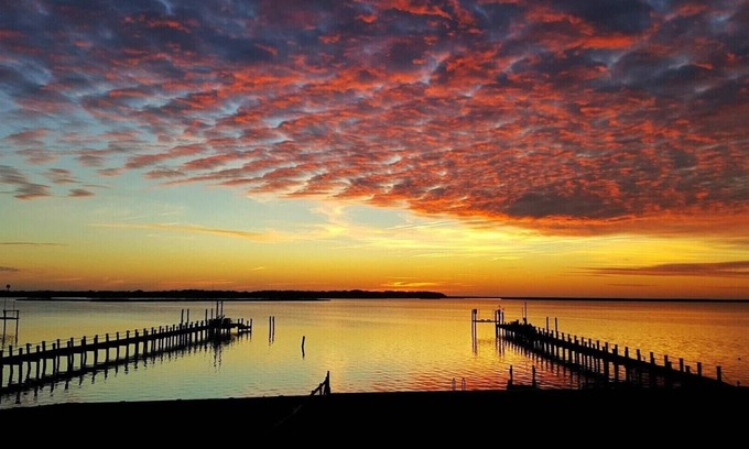 Colington Casa | Waterfront Soundfront, Fenced for Dogs 🐶, Kayak, Bikes, Beautiful Sunsets