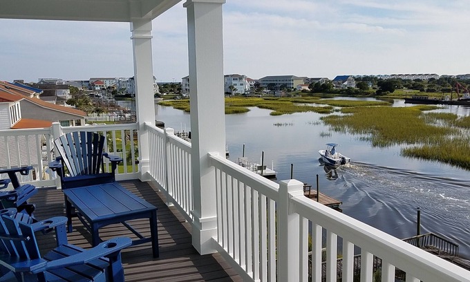 Ocean Isle Beach Casa | Frente al mar con muelle, carrito de golf gratuito ***, piscina, ascensor, ropa de cama, espectaculares puestas de sol
