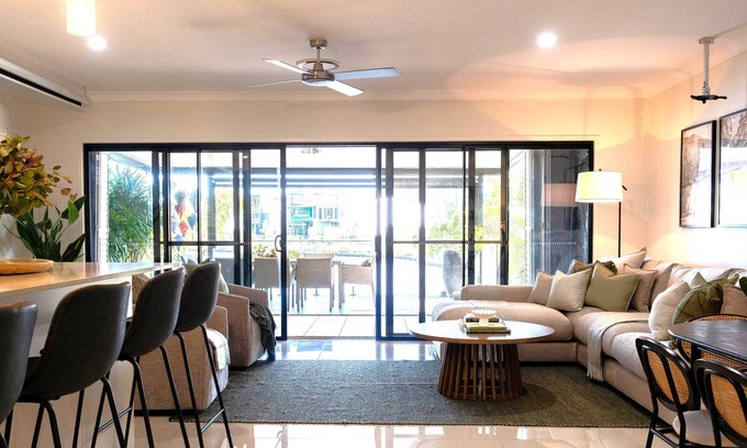Maroochydore Casa | Waterfront Stay at Sunshine Villa