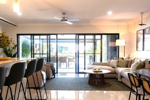 Maroochydore Casa | Waterfront Stay at Sunshine Villa
