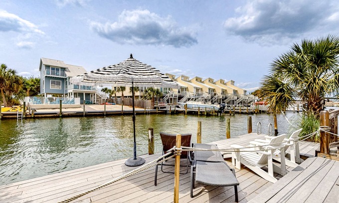 Perdido Key Coves One Apartamento | Waterfront studio steps from beach with tennis/boat dock access & patio