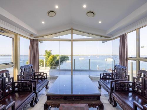 Labrador Casa | WaterFront Stunning Antique 4Rms 7Beds HolidayHome