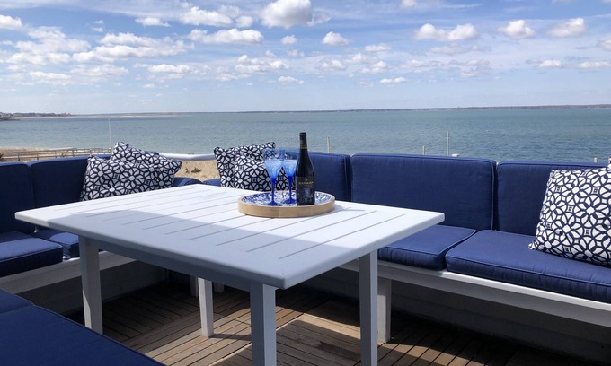 Westhampton Beach Casa | Waterfront Stunning Home! Offering MAJOR DISCOUNT for months March through June