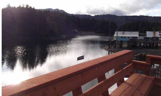 Seldovia Casa | WATERFRONT SUITE RENTAL