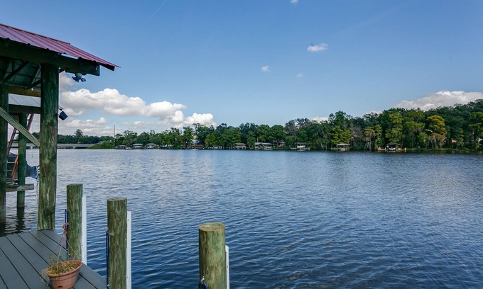 Doctors Inlet Casa | Waterfront sunrises. Great for yoga, meditation, kayaks, fishing or just peace.