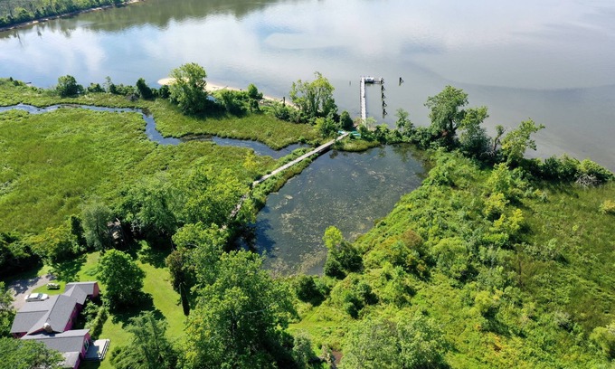 Bryans Road Cabaña | Waterfront Sunset Nature Preserve Kayaks Eagles Osprey Snakehead Mariposas