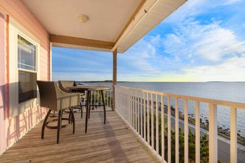 Cedar Key Casa | Waterfront sunset stilt house