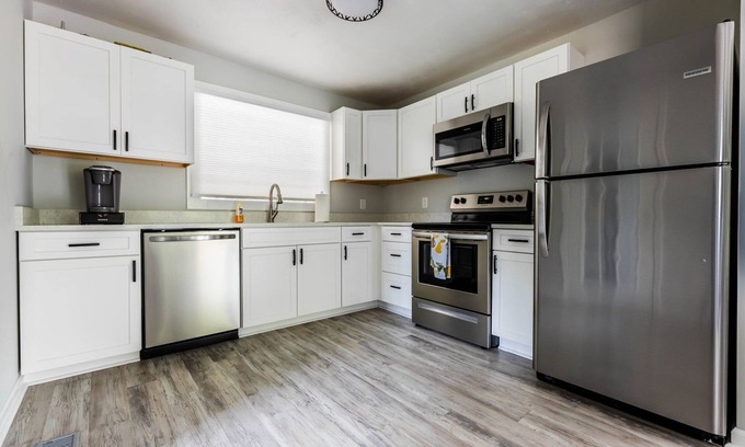 Dublin Cabina | Waterfront/Sunset Views/Amazing Dock on Claytor! 3BS6