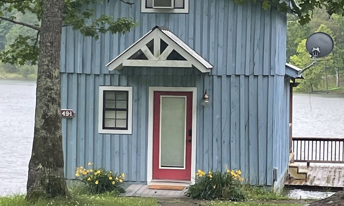 Rising Fawn Cabina | Waterfront Tiny Fishing Cabin -30 minutes from Chattanooga
